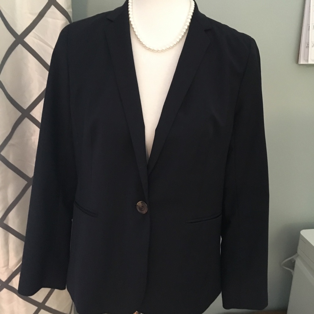 Seasonless wool midnight navy blazer